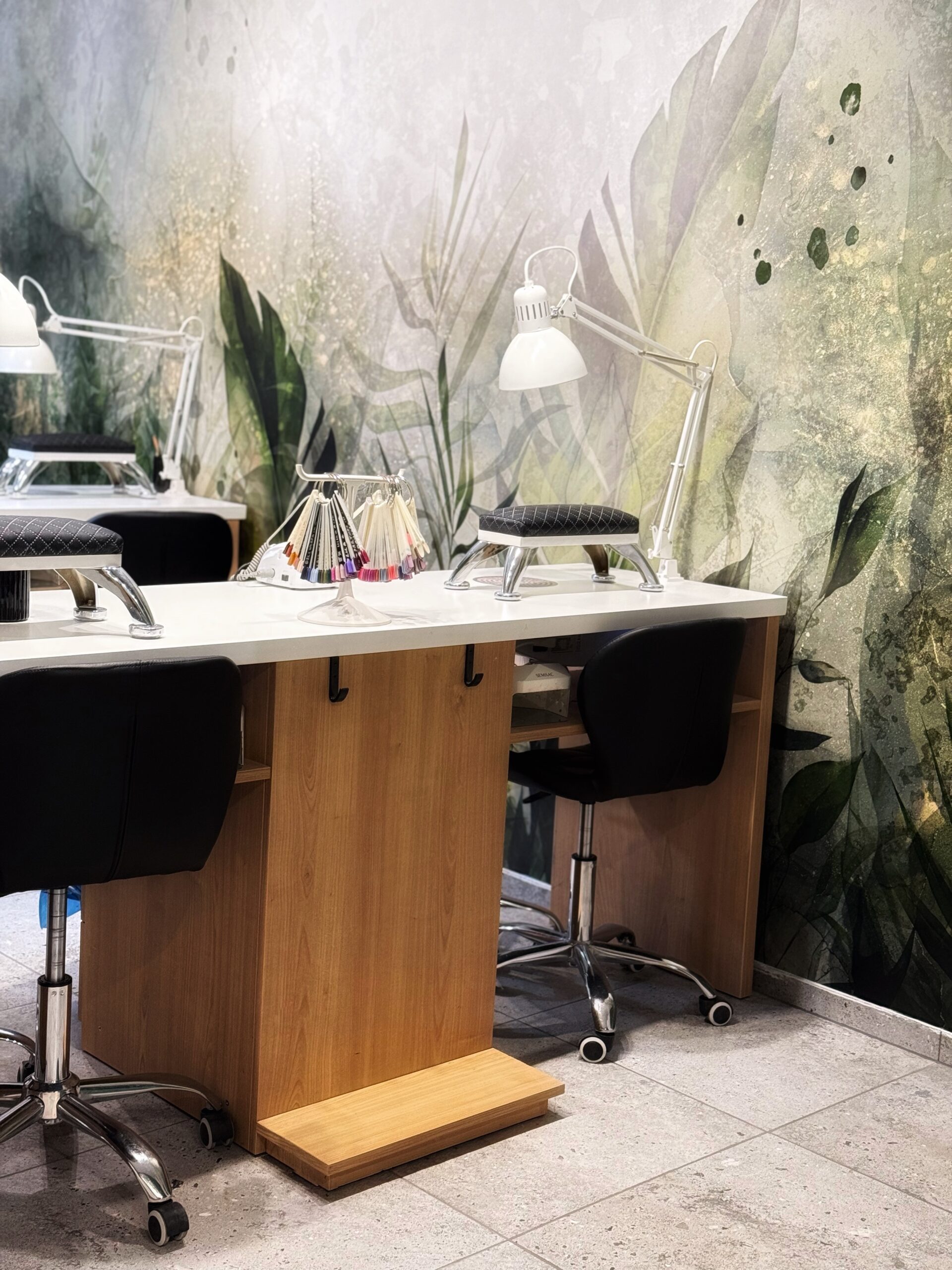 4 profesjonalne stanowiska do manicure!